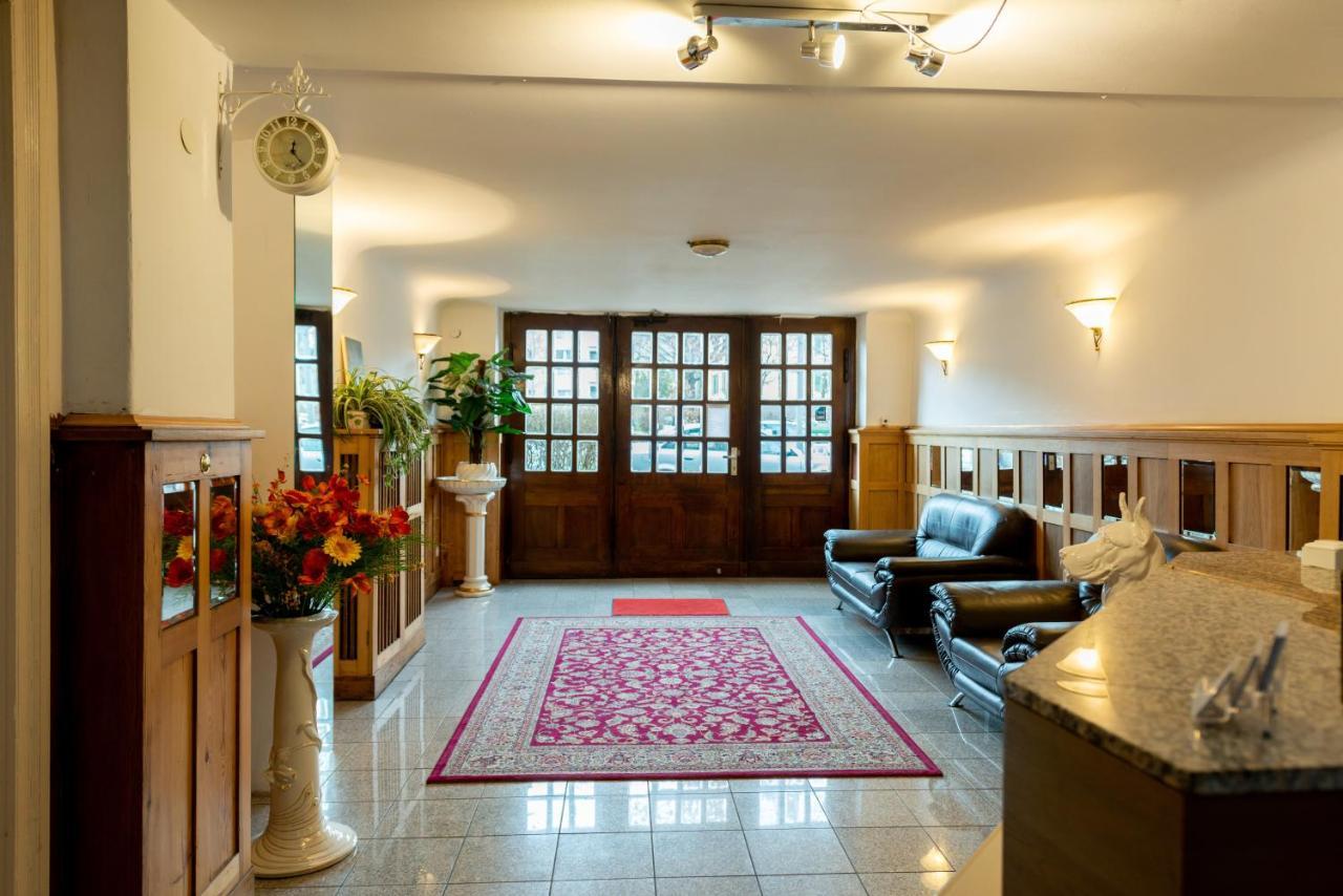 Hotel Pension Dahlem Berlin Exteriör bild