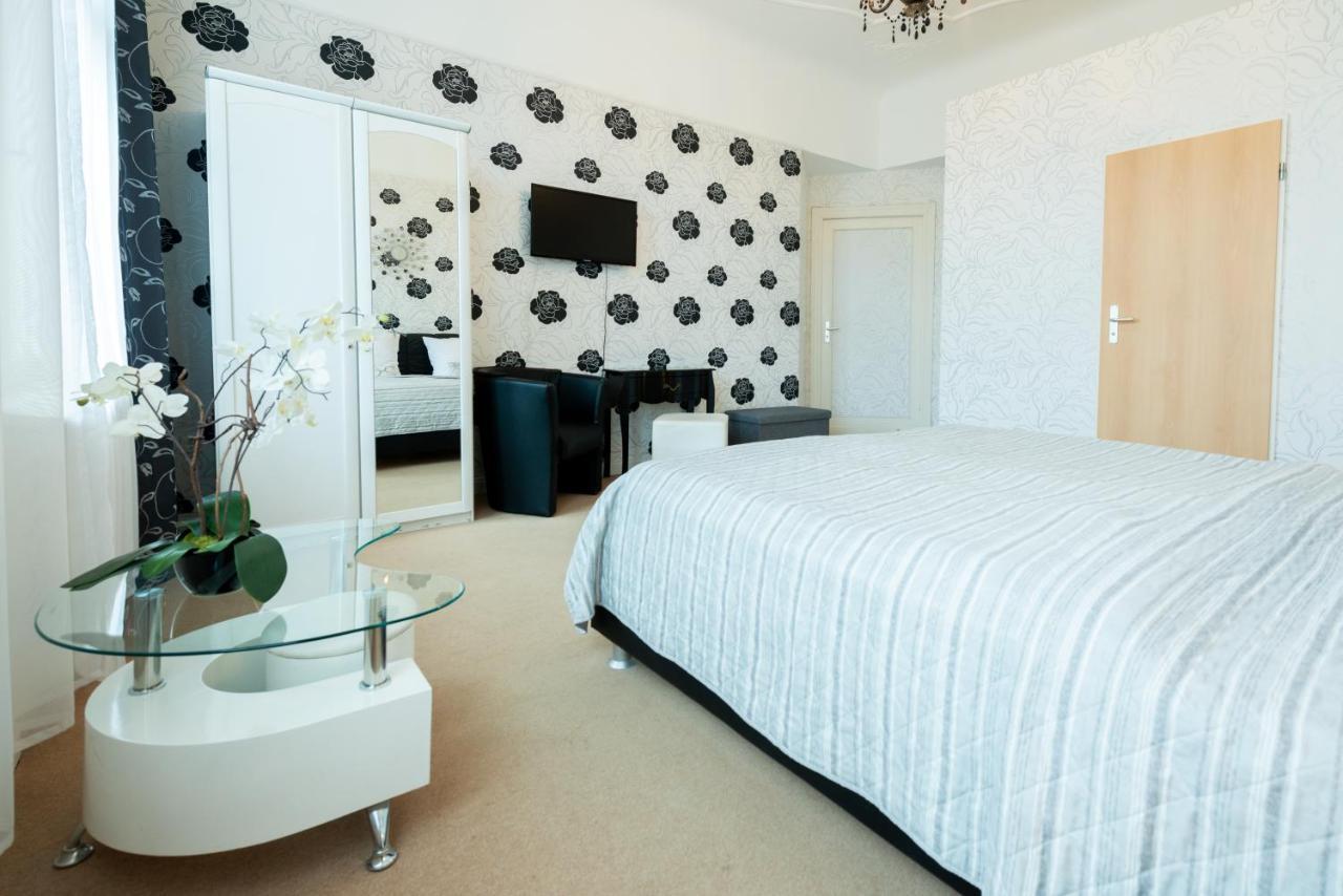 Hotel Pension Dahlem Berlin Exteriör bild