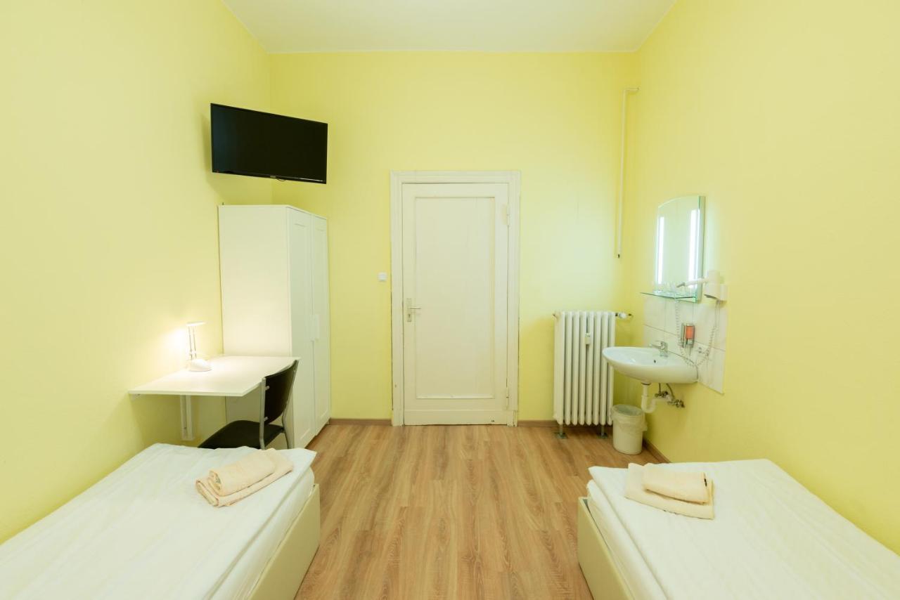 Hotel Pension Dahlem Berlin Exteriör bild