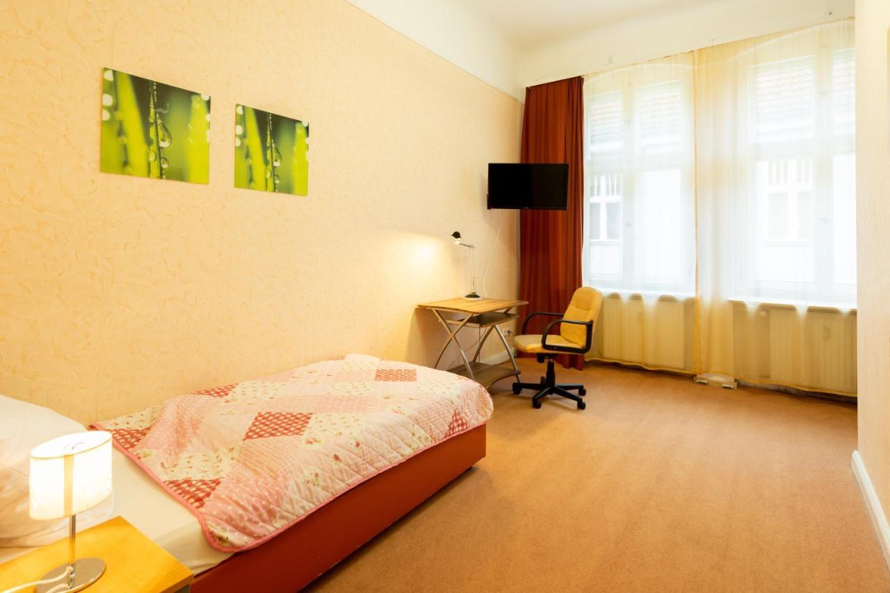 Hotel Pension Dahlem Berlin Exteriör bild